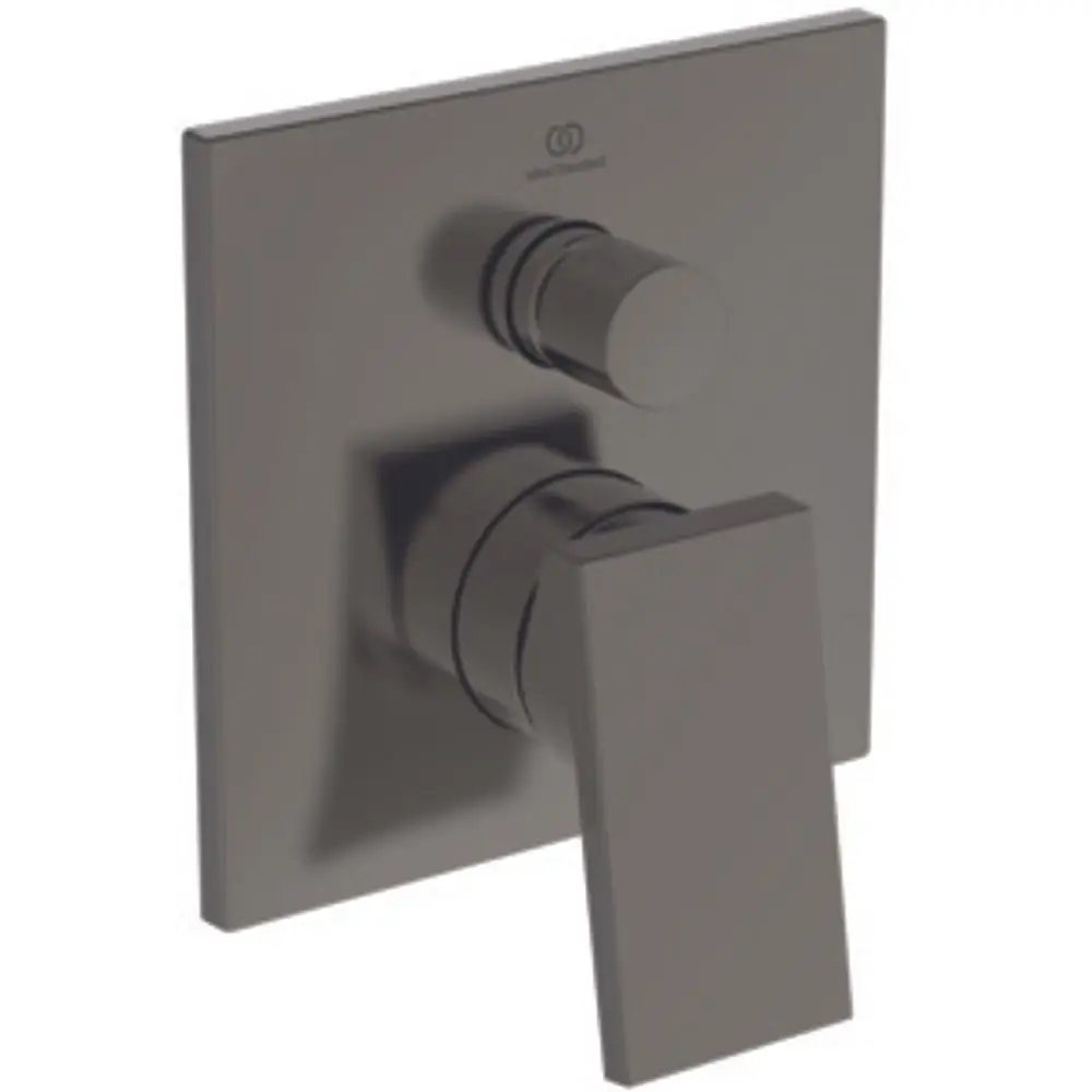 Wandmontierte Badarmatur in dunkler Farbe mit runder Bedienung und rechteckigem Auslauf, Modell von Ideal Standard.